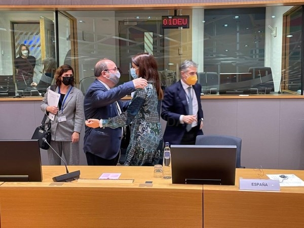 La consejera Nuria Flores defiende medidas para promover la carrera dual de los deportistas en un marco europeo