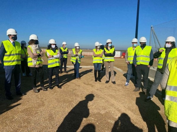 La consejera Olga García visita la nueva planta fotovoltaica ‘Miraflores’ en Castuera