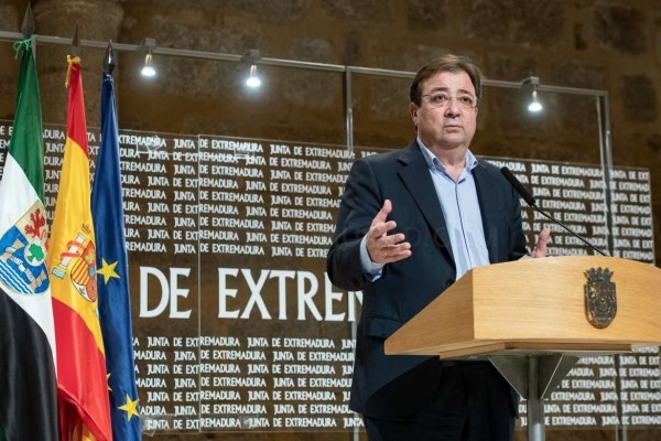 Fernández Vara asegura que la vacunación es la apuesta para hacer frente a la pandemia de la covid-19