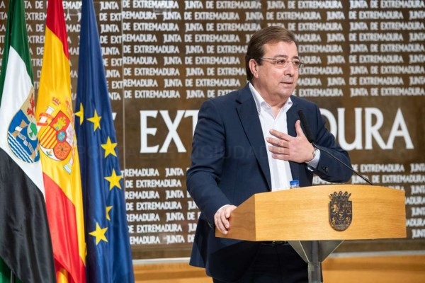 Fernández Vara hace balance de 2021 poniendo en valor los logros en materia de empleo y destaca el papel de los profesionales sanitarios y la sociedad