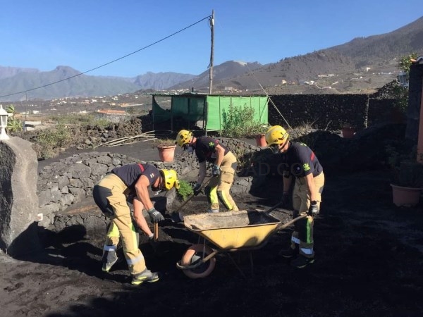 Un equipo del CPEI compuesto por cinco bomberos se desplazó a La Palma para colaborar en trabajos operativos como consecuencia del volcán