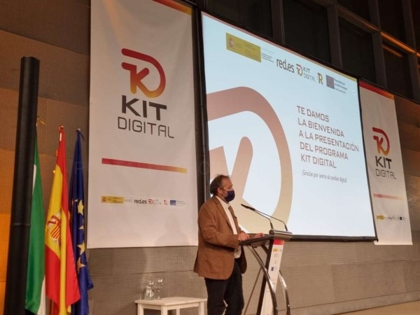 La Junta de Extremadura y Red.es presentan en Mérida el programa de ayudas ‘Kit Digital’ para la digitalización de pymes y autónomos