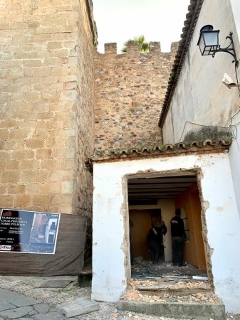 Se inicia la demolición del local municipal aledaño a la Torre de los Púlpitos donde se creará un espacio de recreo