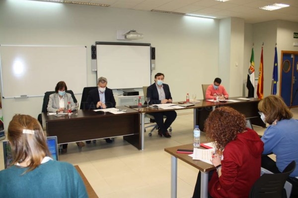 Educación contratará a un mínimo de 250 maestros para el desarrollo de un programa de refuerzo desde la codocencia para evitar la repetición de curso