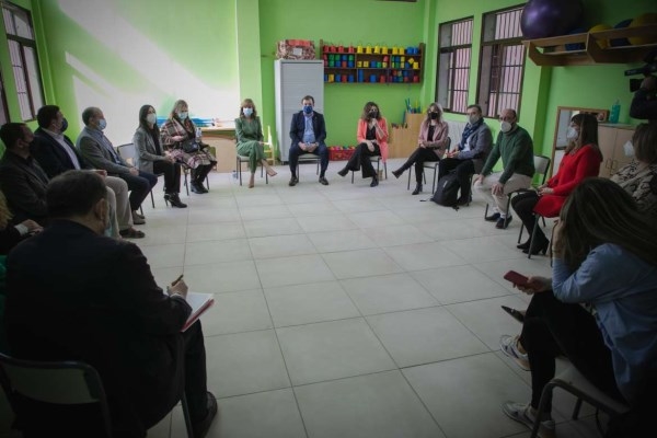 Fernández Vara afirma que la puesta en marcha de aulas de 1-2 años en la región favorece la igualdad de oportunidades en la educación