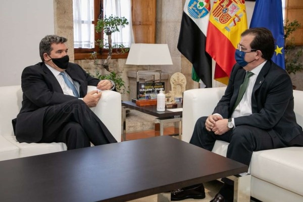 El presidente de la Junta y el ministro Escrivá presentan el Plan Vital de Inclusión Social de Extermadura