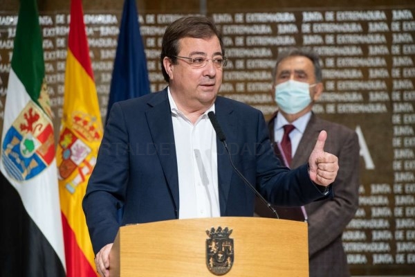 El presidente de la Junta firma el protocolo para celebrar el 9 de mayo el Día de Europa en Extremadura y el aniversario de la Declaración Schuman