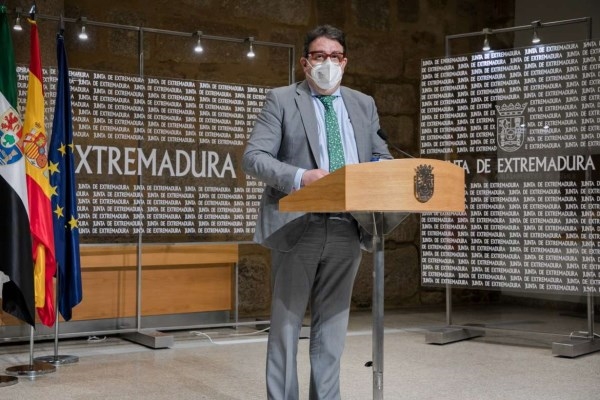 El consejero de Sanidad asegura que “no dejaremos de vigilar la infección por coronavirus” aunque se hará “de una forma diferente”