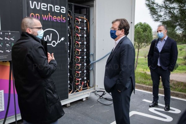 Fernández Vara conoce varios proyectos de innovación de la Escuela Politécnica de Cáceres