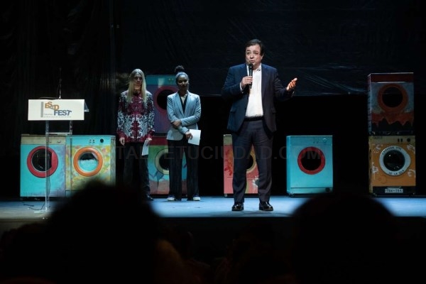 Fernández Vara inaugura el I Festival de la Escuelas Superiores de Arte Dramático de España ESAD FEST