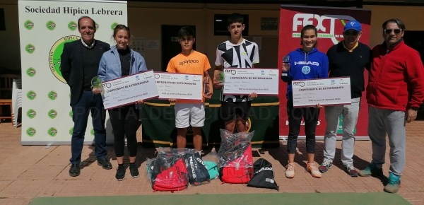 ESTE FIN DE SEMANA SE HAN DISPUTADO EN BADAJOZ LOS CAMPEONATOS DE EXTREMADURA CADETE Y ALEVÍN DE TENIS