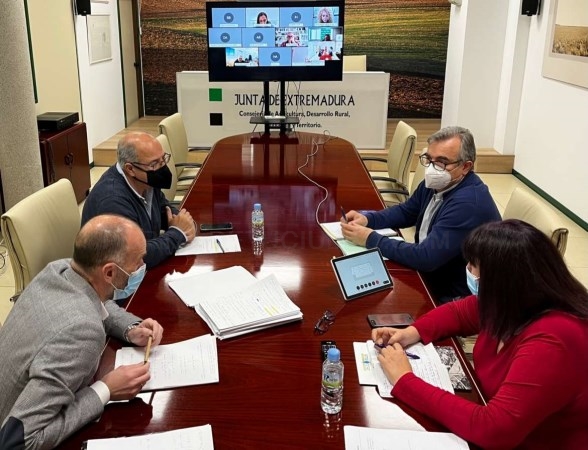 La Junta traslada a las organizaciones agrarias que aplicará ayudas directas a los profesionales del campo más afectados por la sequía