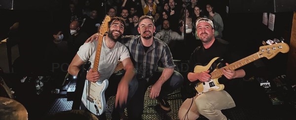 “ROJO CARDINAL”, UNA BANDA CON ORÍGENES EN BADAJOZ, HA VUELTO A LOS ESCENARIOS