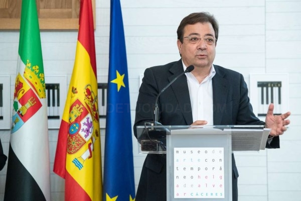 Fernández Vara valora la capacidad de los profesionales del urbanismo y la arquitectura para adaptarse a los cambios de la sociedad