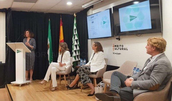 Olga García afirma que la gestión de los residuos y el respeto al medio ambiente condicionan el futuro de las empresas