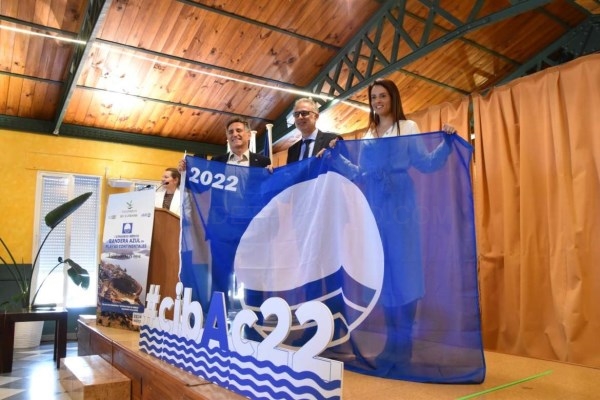 Las playas extremeñas reciben sus banderas azules 2022