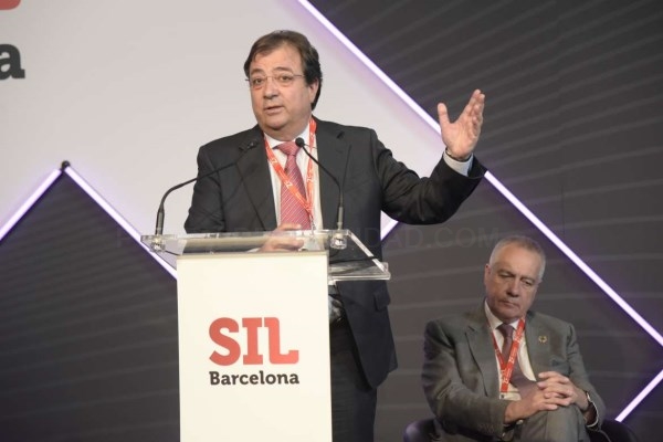 Fernández Vara destaca que la nueva plataforma de alta velocidad permitirá que las mercancías de la región lleguen a todos los puertos de la Península