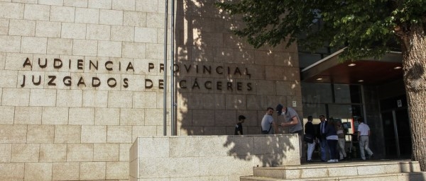 El juzgado abre diligencias por el caso del cráneo hallado en un contenedor en Cáceres