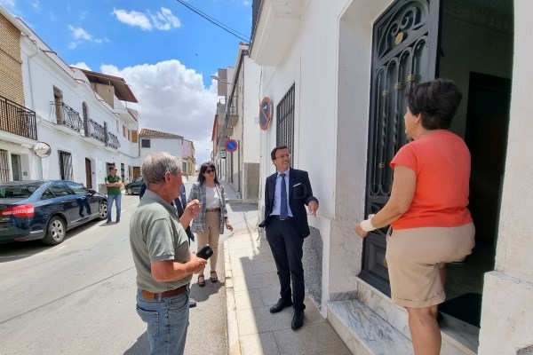El presidente de la Diputación de Badajoz visita La Coronada