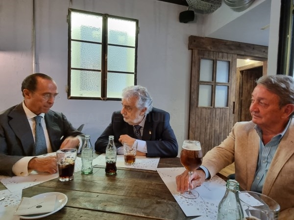 Plácido Domingo quiere crear una Academia y Teatro dedicados a la Zarzuela, que llevarán el nombre de sus padres