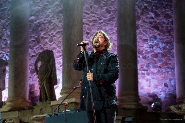 La desgarradora sensibilidad de Orozco llena de magia el Teatro Romano de Mérida