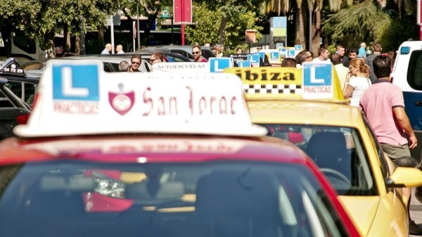La DGT incorpora dos nuevos examinadores pero para las autoescuelas sigue siendo insuficiente