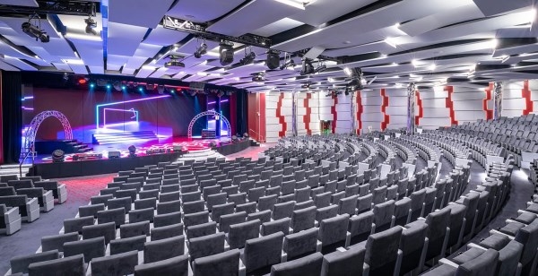 Los españoles, privilegiados pasajeros del crucero inaugural del barco más moderno del mundo
