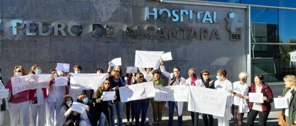Enfermería critica «colapso» en el hospital San Pedro de Cáceres y el SES lo niega