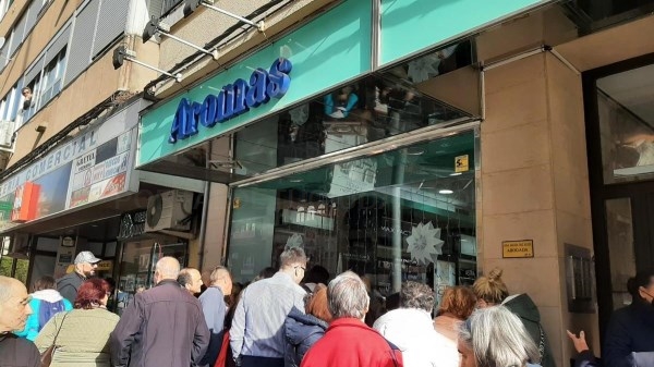 El zorro que ha entrado en una perfumería de Cáceres ya está a salvo