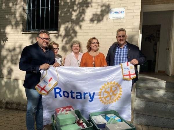 Rotary Cáceres San Jorge entrega calzado infantil a Red Madre y la Casa de la Mujer