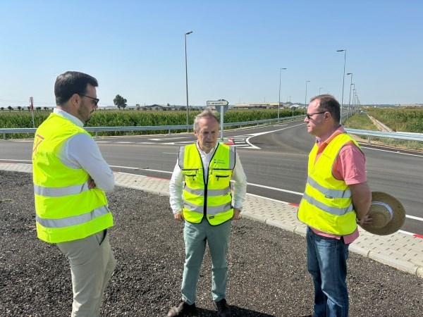 Abierto al tráfico un tramo de la nueva carretera al aeropuerto de Badajoz