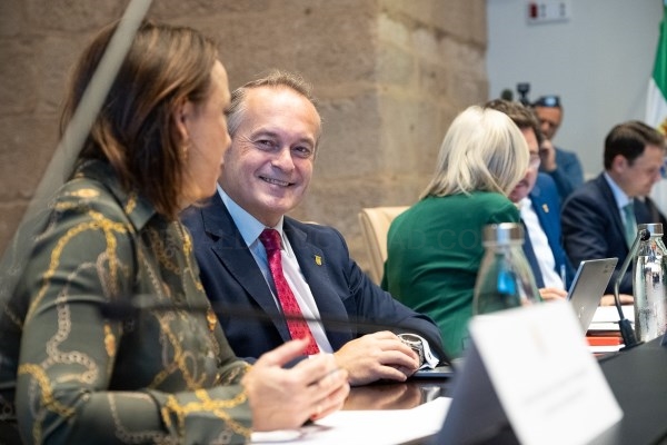 La Junta de Extremadura aprueba programas de ayudas destinados a comedores y transporte escolar, accesibilidad en viviendas y al sector equino