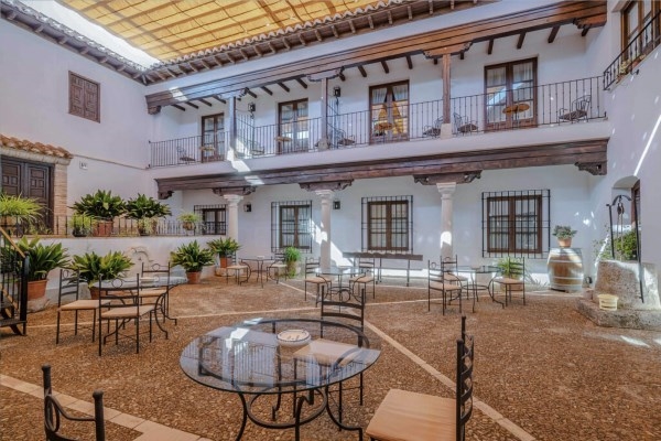 Cuando el hotel es el destino: 5 propuestas con encanto para una Semana Santa diferente