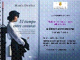 Club de lectura amb ulleres lila.