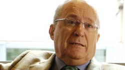 «Sorprende que los intelectuales callen en temas como el de Cataluña»
