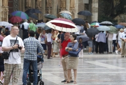 La lluvia da un respiro al campo aunque el granizo provoca daños graves