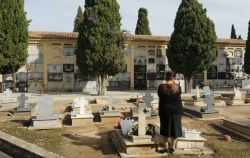 La capilla del cementerio General celebra casi 3.000 entierros católicos al año
