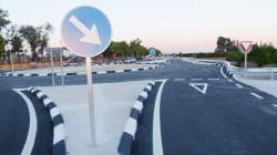 La nueva rotonda del polideportivo se abre al tránsito y permite un acceso a la ciudad y a la zona deportiva de Algemesí más seguro y controlado