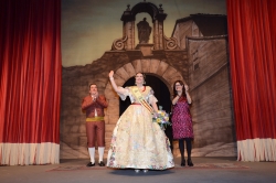 Carlet exalta Maite Casas com a fallera major de 2016 junt amb la seua Cort d’Honor