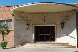 El Club de Tenis Valencia recibe la Placa Olímpica al Mérito Deportivo en la gala del COE