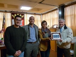 Federación Kickboxing Comunidad Valenciana entrega placa Ayuntamiento Benifaió