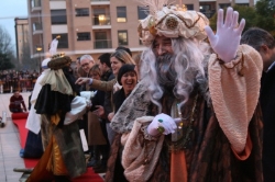 Un total de 16 grupos y alrededor de 500 personas participan en la cabalgata de Reyes Magos de Algemesí