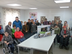 El Ayuntamiento de Benifaió entrega material de cocina y un televisor para la Asociación de discapcitados SOM I ESTEM
