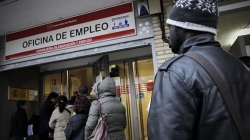 El paro bajó en 678.200 personas en 2015, la mayor caída de la historia