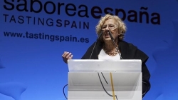La AVT se querella contra Carmena, Mayer y los titiriteros
