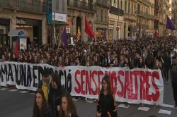 Miles de estudiantes se manifiestan en Valencia contra la LOMCE y el decreto 3+2