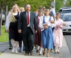 Las familias esposadas