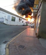 Espectacular incendio en una cooperativa de Alginet