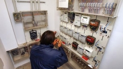 Pasos para evitar que el contador de la luz arruine tu economía casera