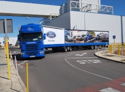 Los megacamiones ruedan ya por Valencia